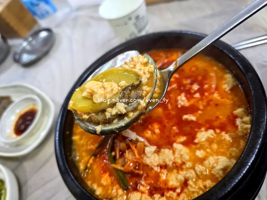 Seafood in jjamppong sundubu