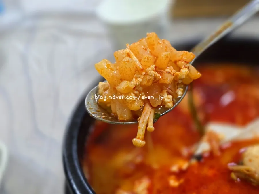 Seafood in seafood jjamppong sundubu