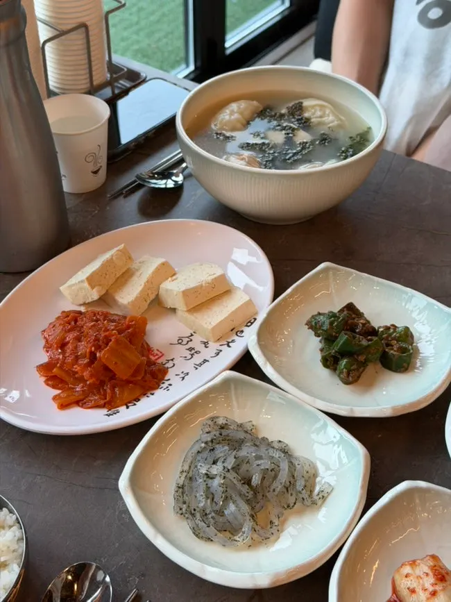 두부와 콩으로 만든 기본 반찬들