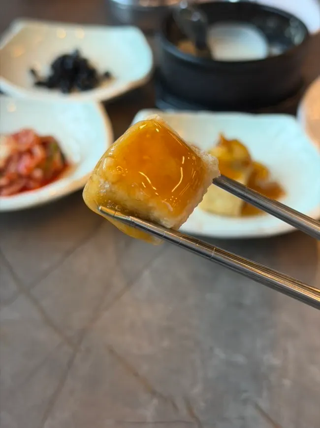 두부탕수와 두부떡갈비 반찬