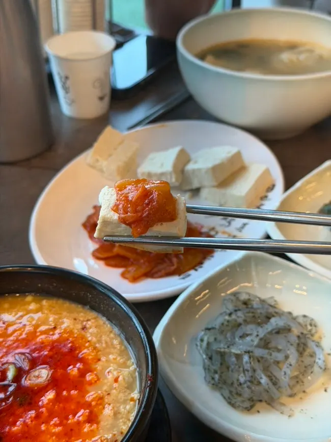 두부김치 반찬 접시