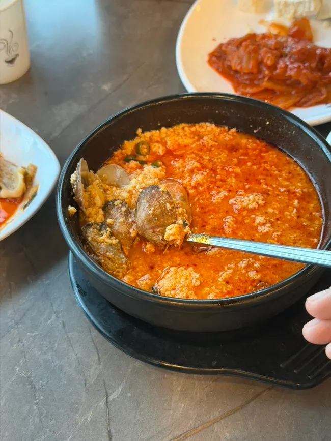 해물 건더기가 넉넉한 해물순두부
