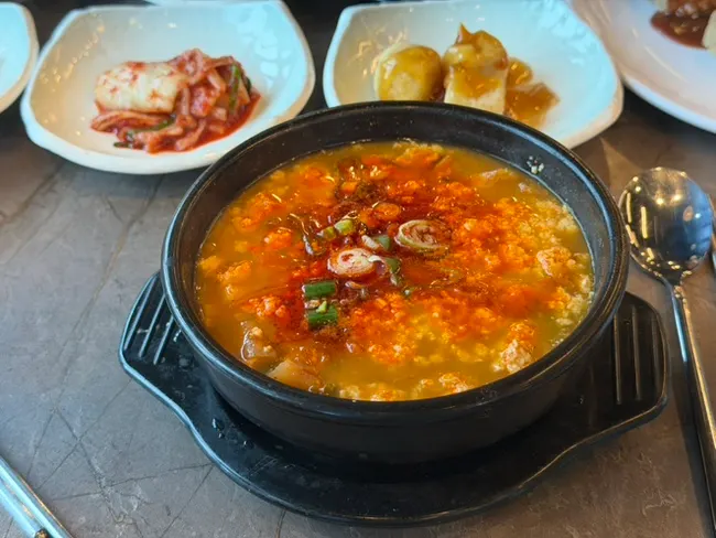 빨간 국물의 짬뽕순두부