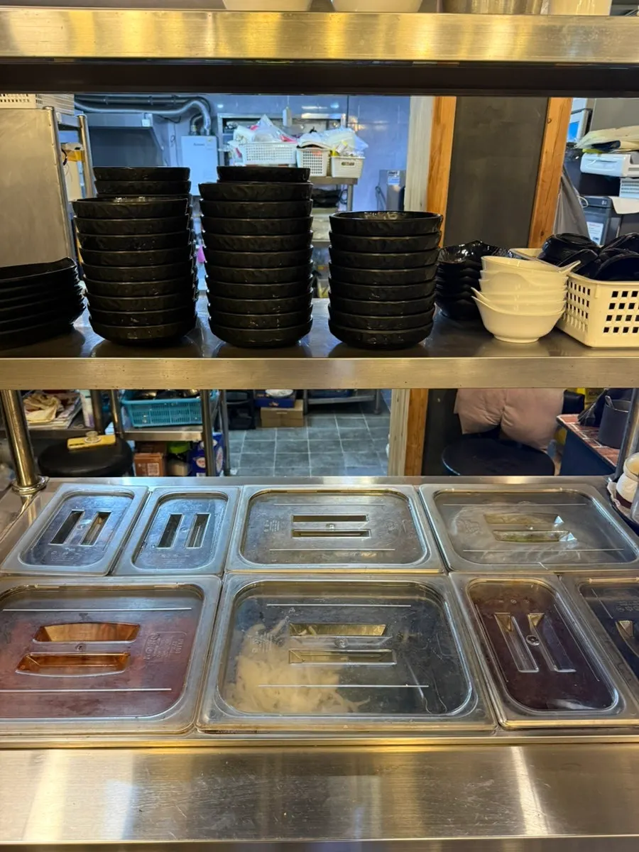 Self-service side dish bar