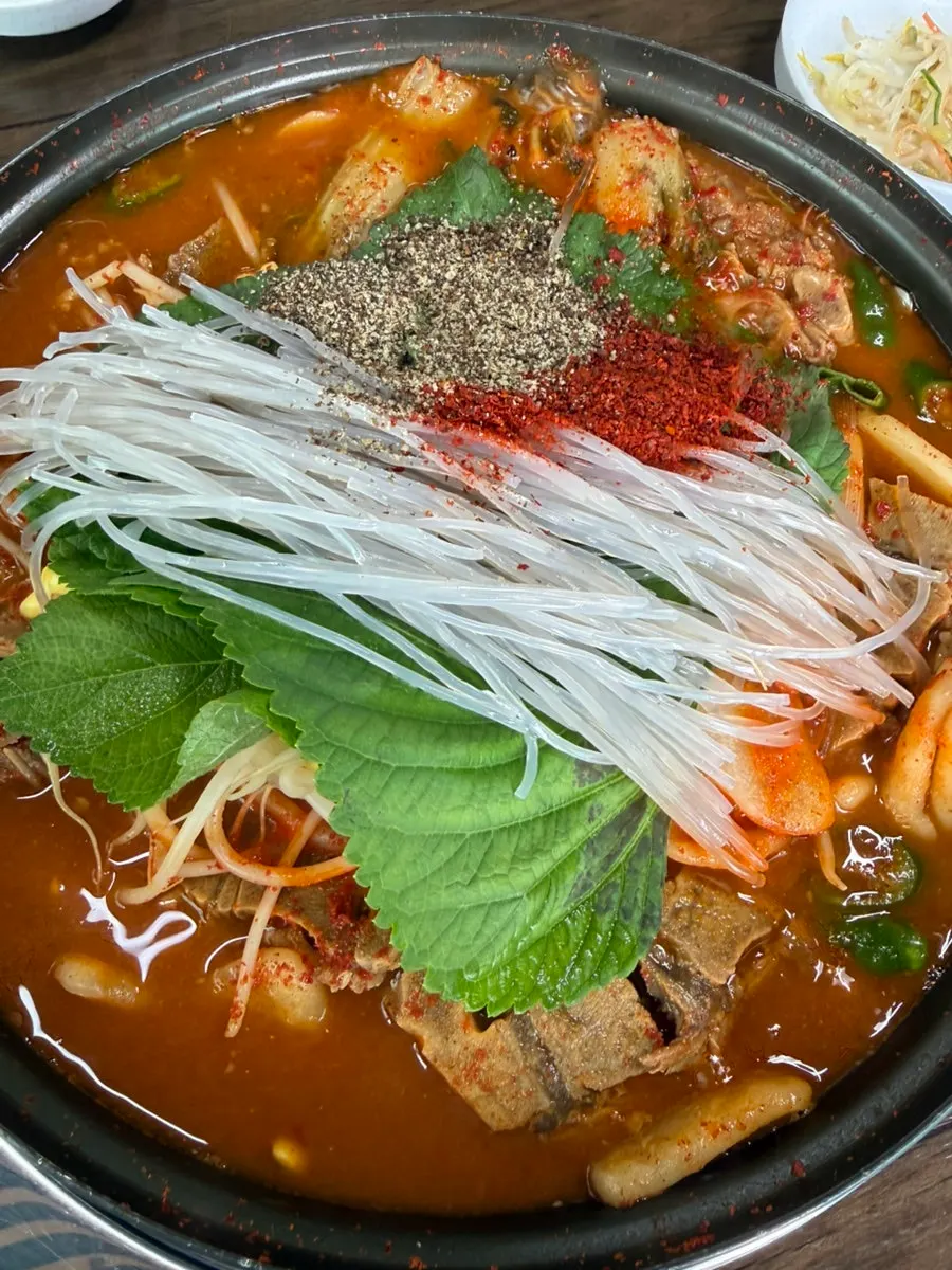 관동집 기본 상차림과 밑반찬