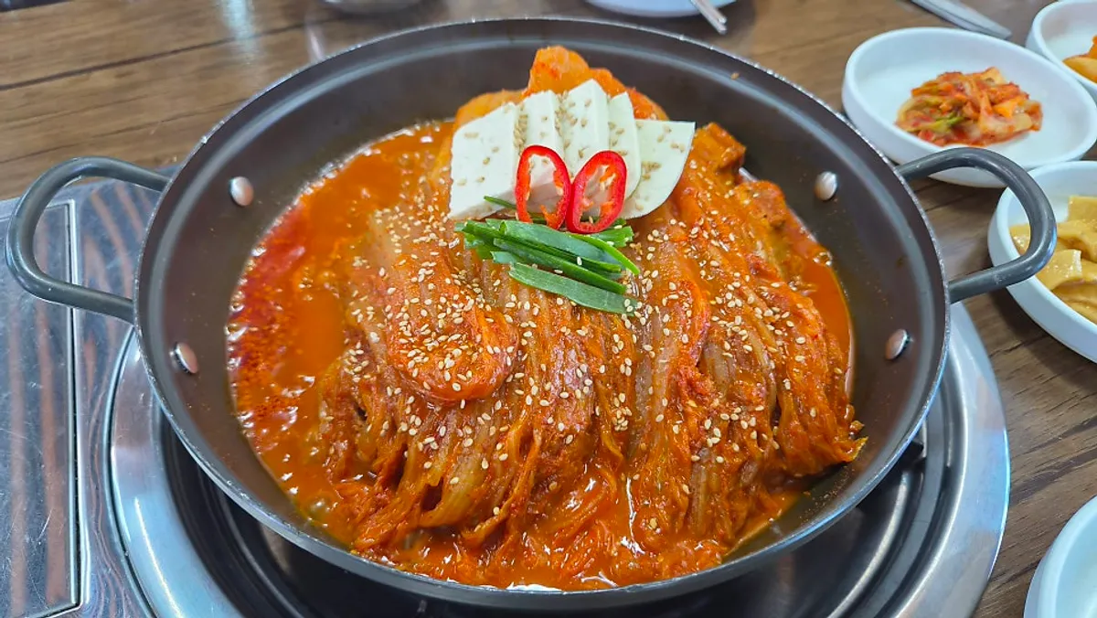 보글보글 끓는 묵은지뼈찜 소 2인분