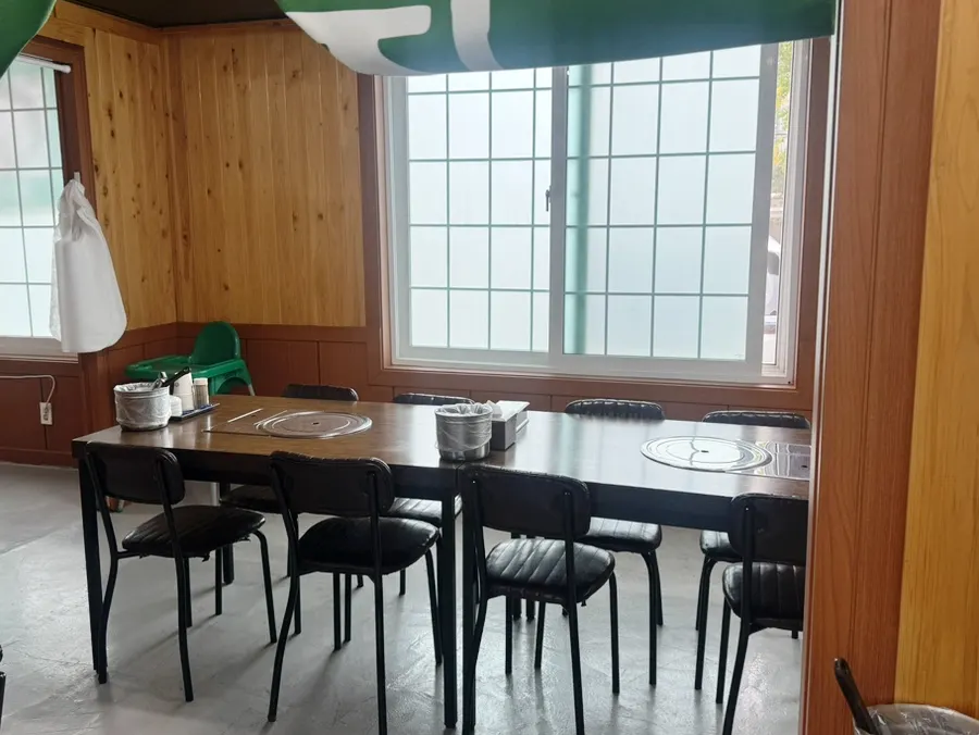 Interior seating at Gwandongjip