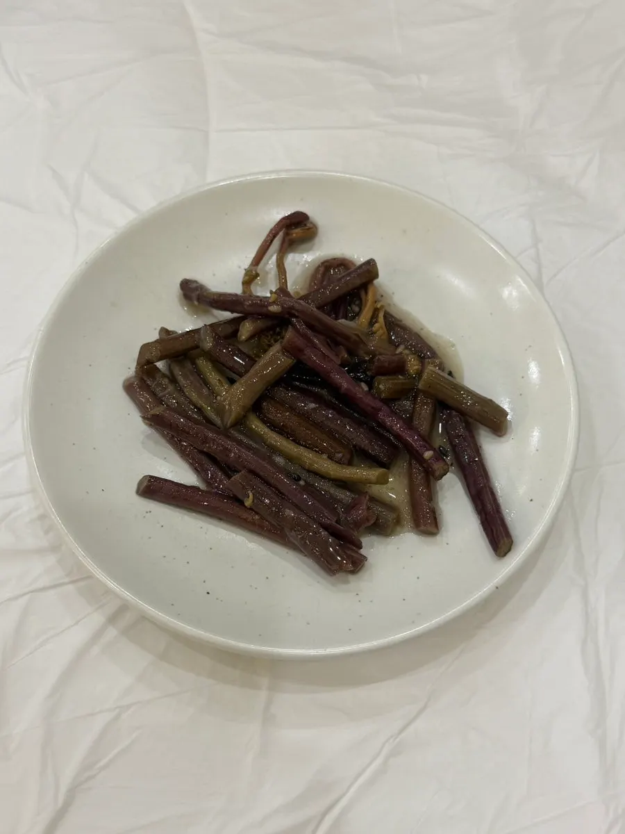 고사리 콩나물 등 기본 반찬 한 상