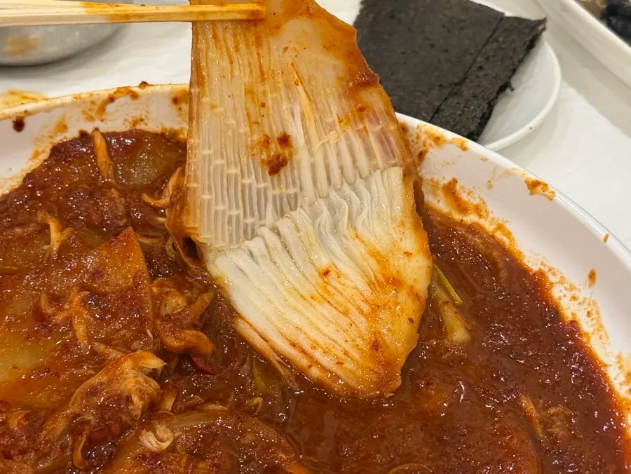 거의 비운 가오리찜 접시