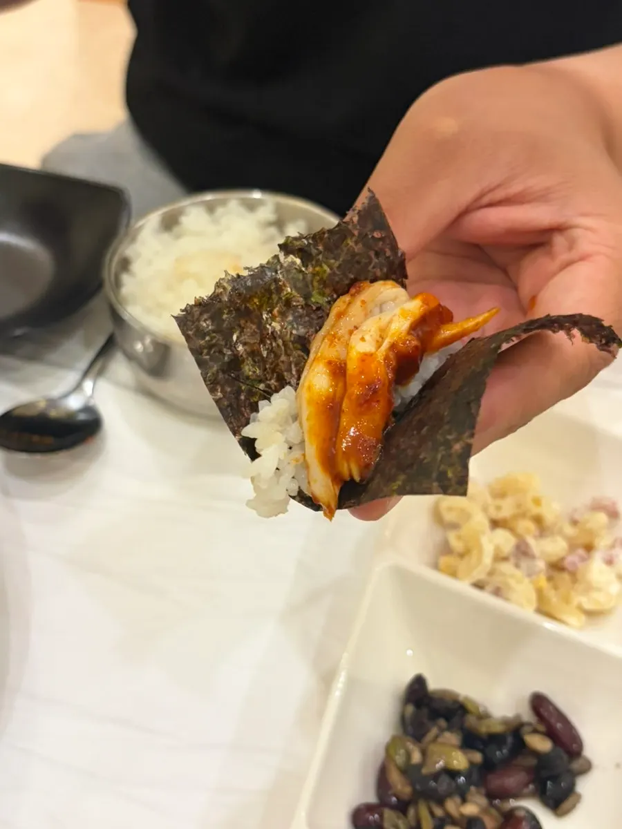 Steamed skate eaten together with a bowl of rice