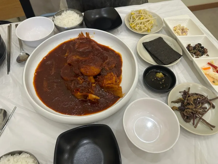 Table set with side dishes at Sokcho Jungang Sanghoe