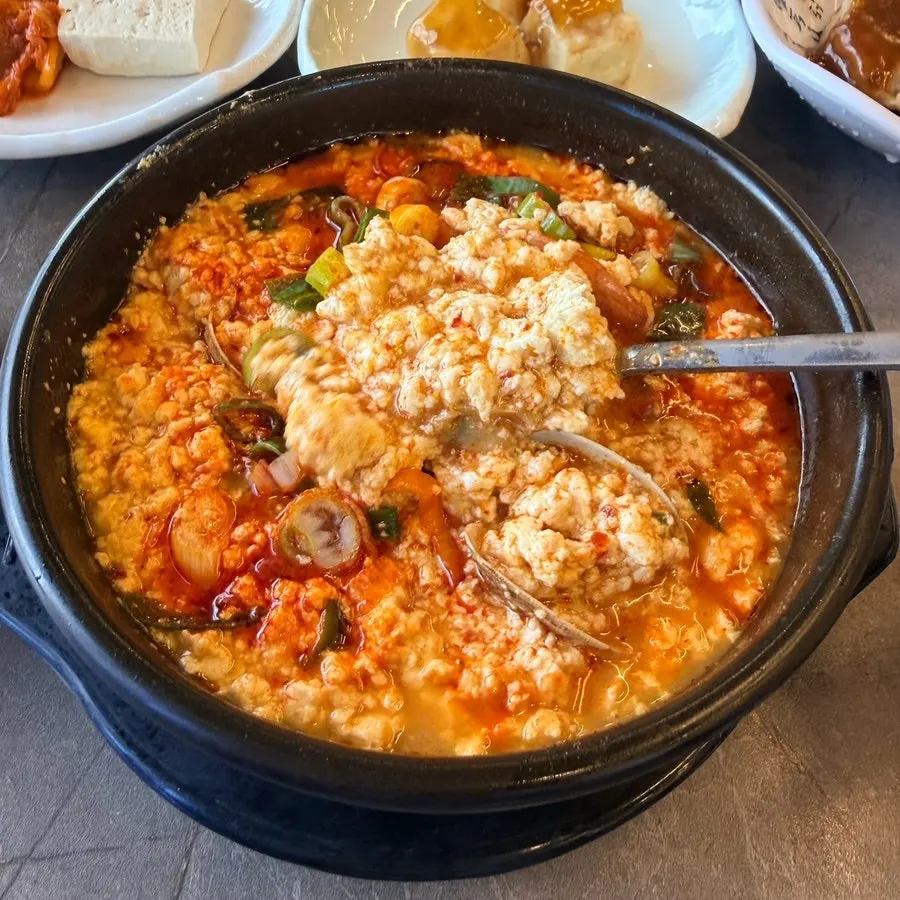해산물이 가득한 콩밭뜰 해물순두부
