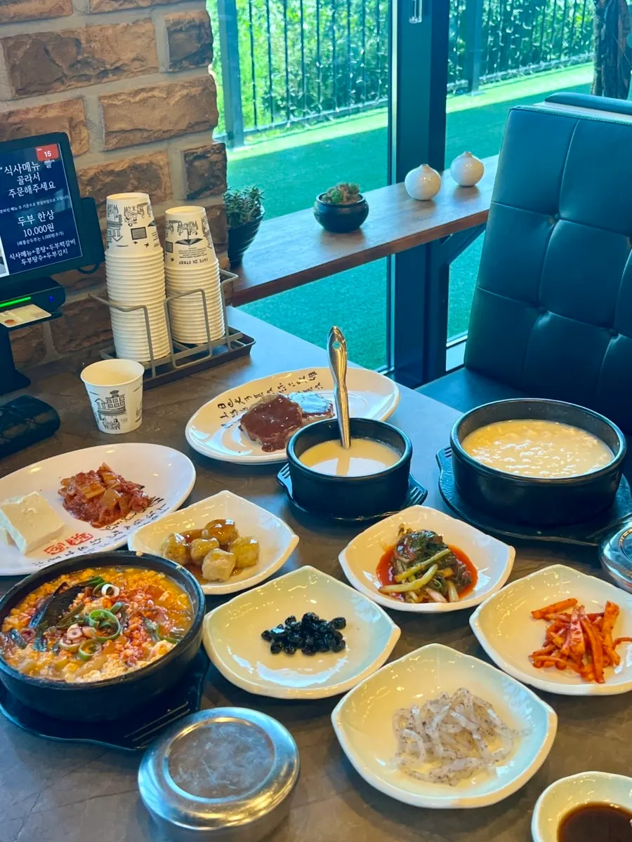 만 원 두부 한상 마무리 상차림