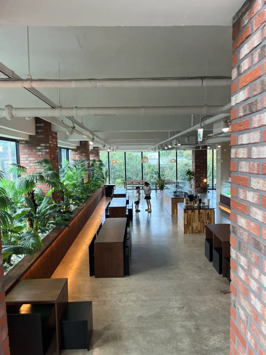 Cafe Neorae business information and visitor guide