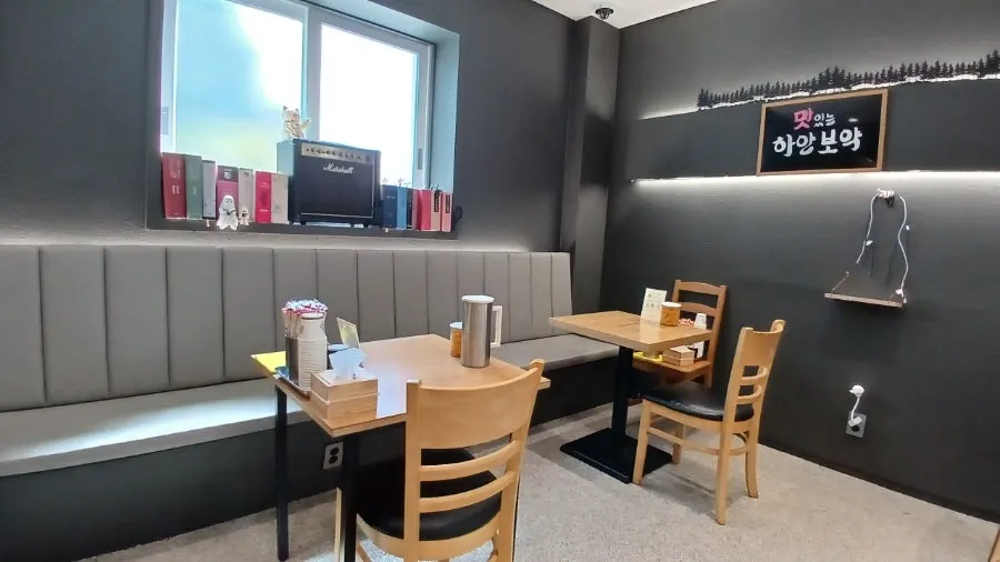 Exterior of Ichiba Ramen on Jungang-ro, Sokcho
