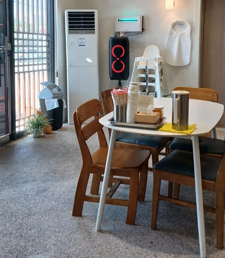 Seating and interior of Ichiba Ramen
