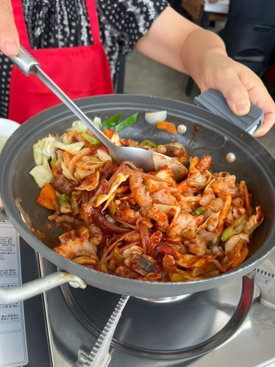 Banchan served with nakji jjageuli