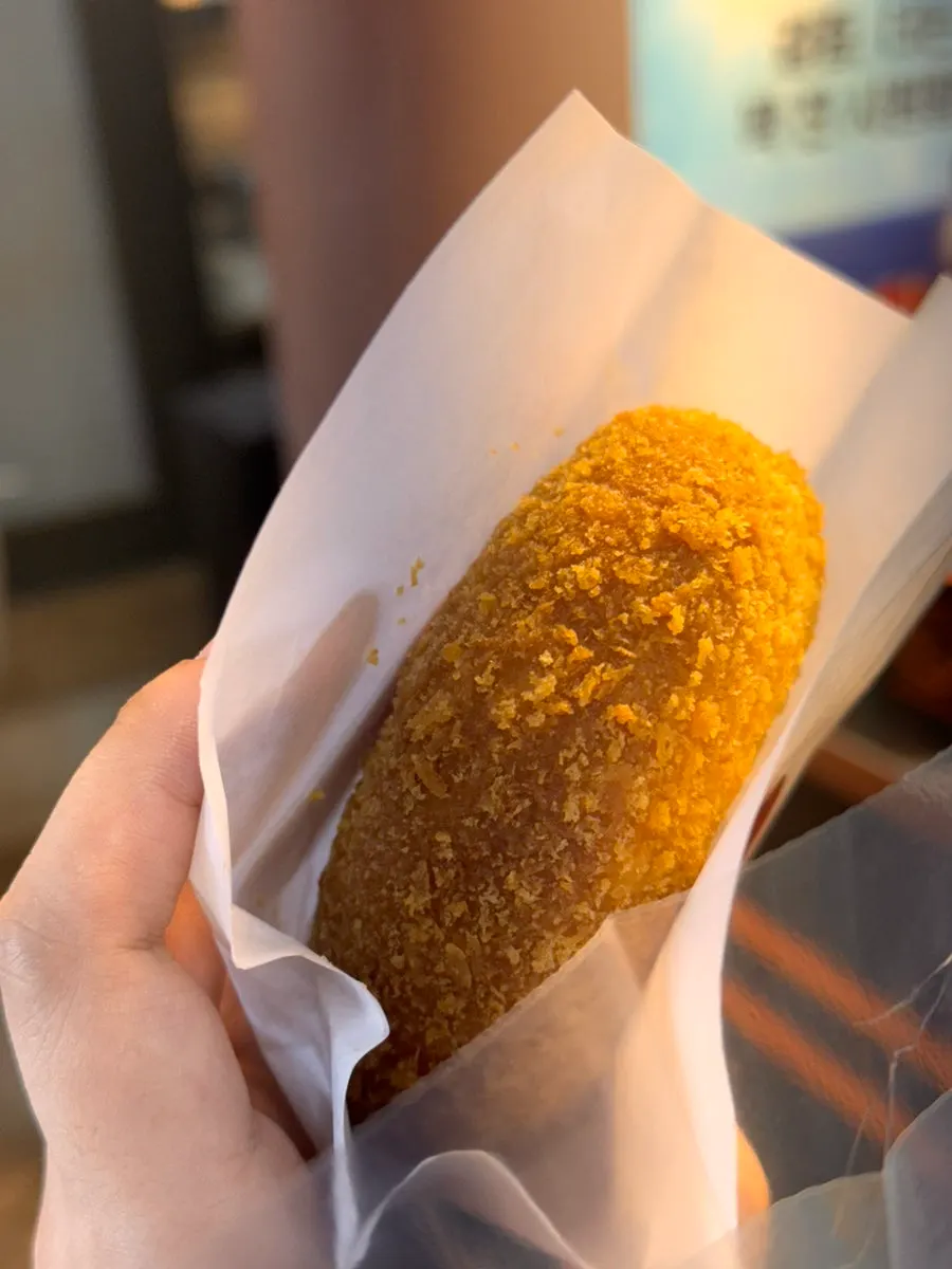 Etalase kroket yang bisa dibeli satuan atau set
