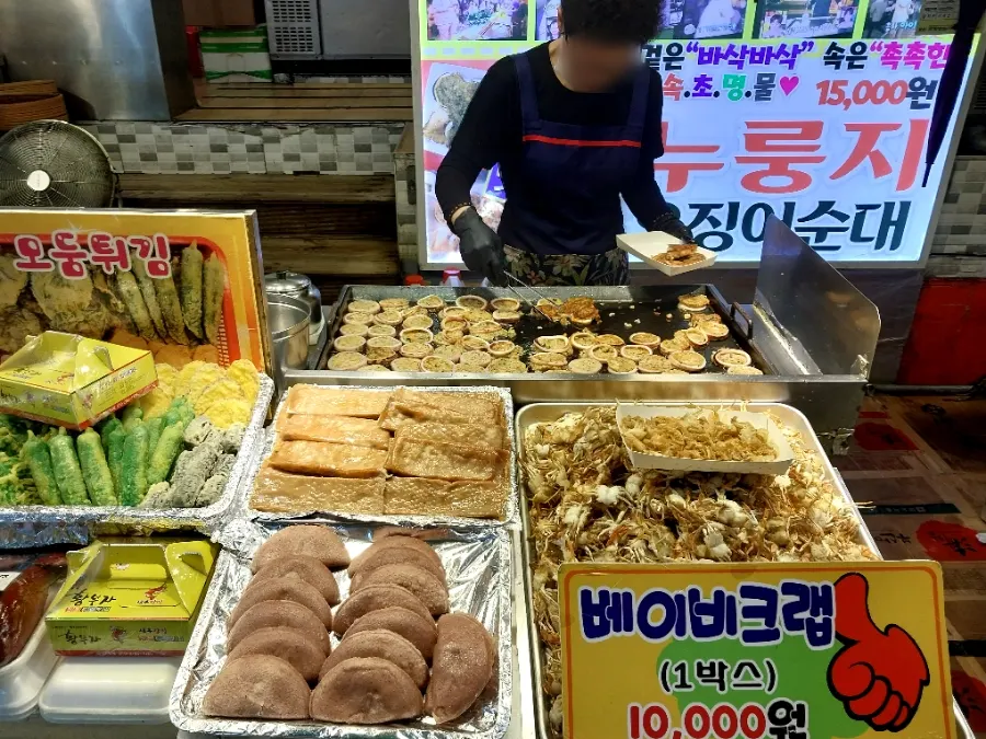 Nurungji squid sundae being griddled to order