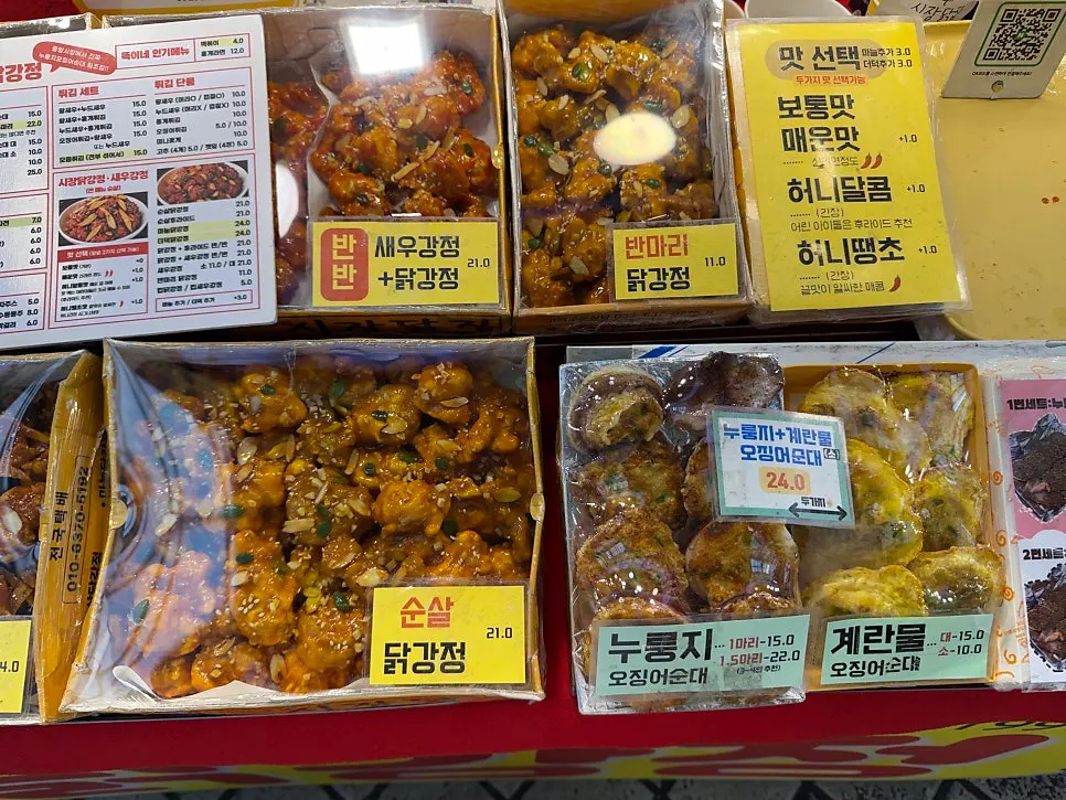 Store display before ordering the garlic dakgangjeong