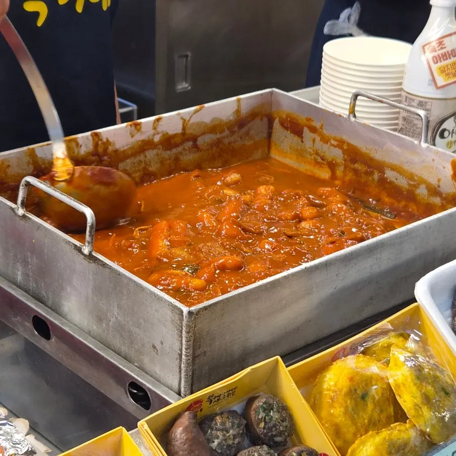 Red-sauced market-style tteokbokki