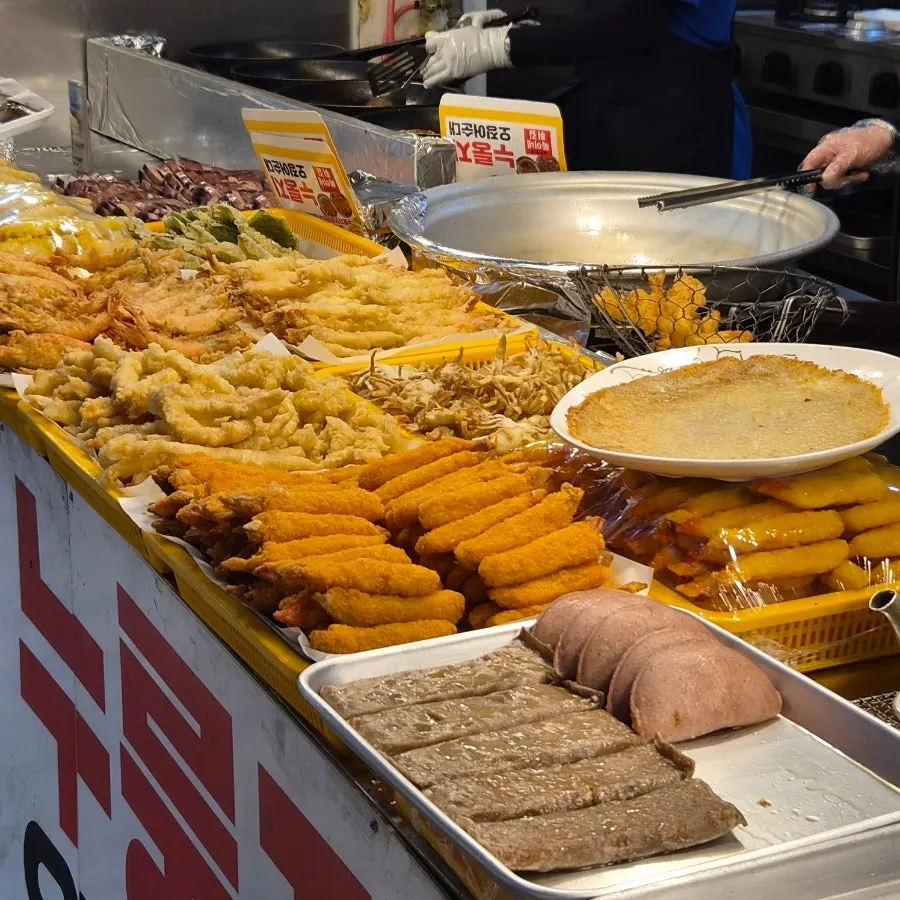 Susu-bukkumi, fried shrimp, and other fried items on display