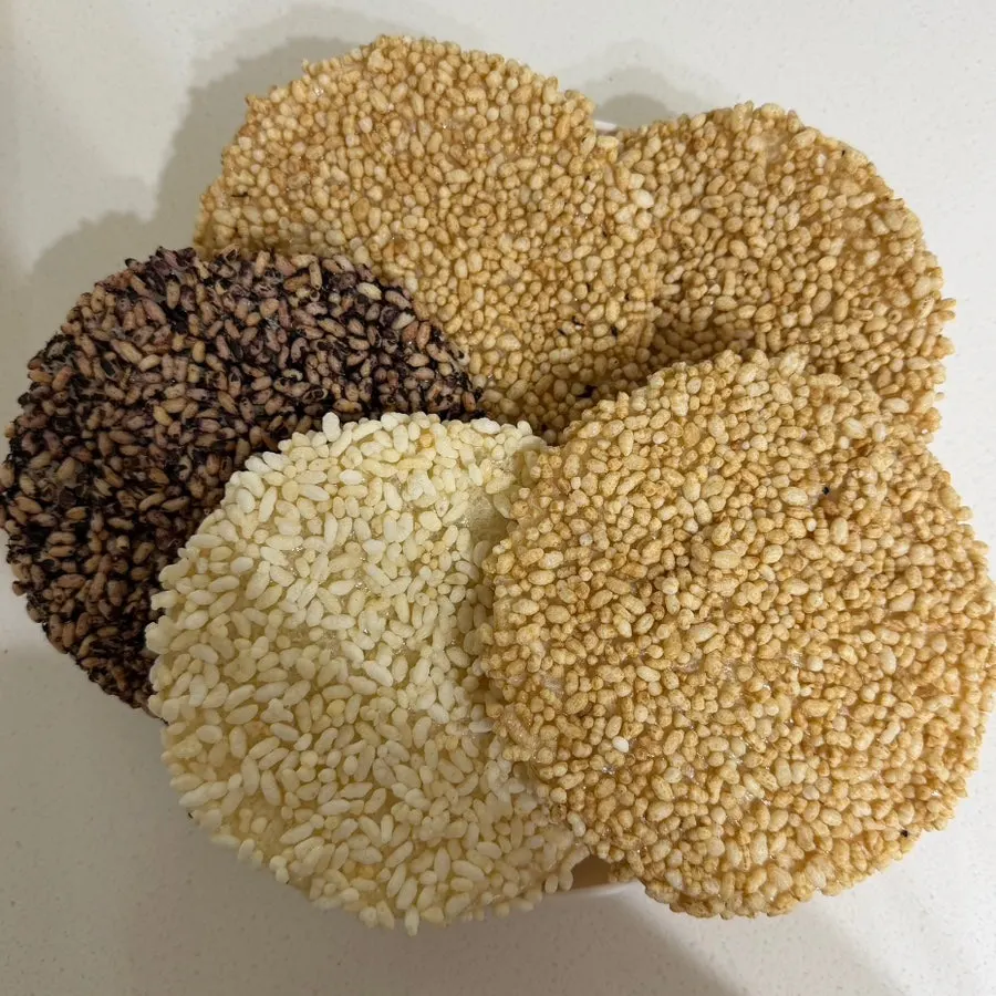 Five-color grain gangjeong arranged on a plate