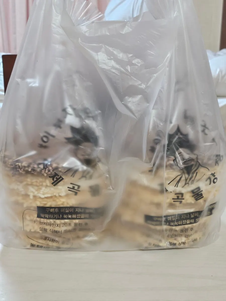 Sign showing grain gangjeong set prices and origin information