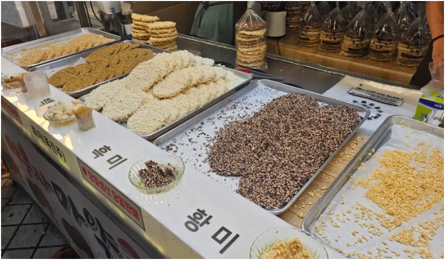 속초관광수산시장 내부 풍경
