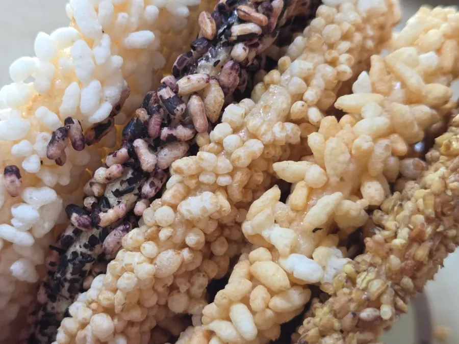 Reheating grain gangjeong in the microwave