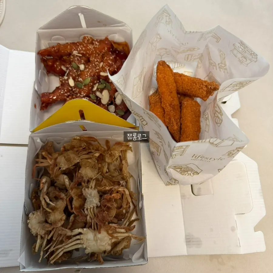 시장에서 바로 먹은 홍게튀김