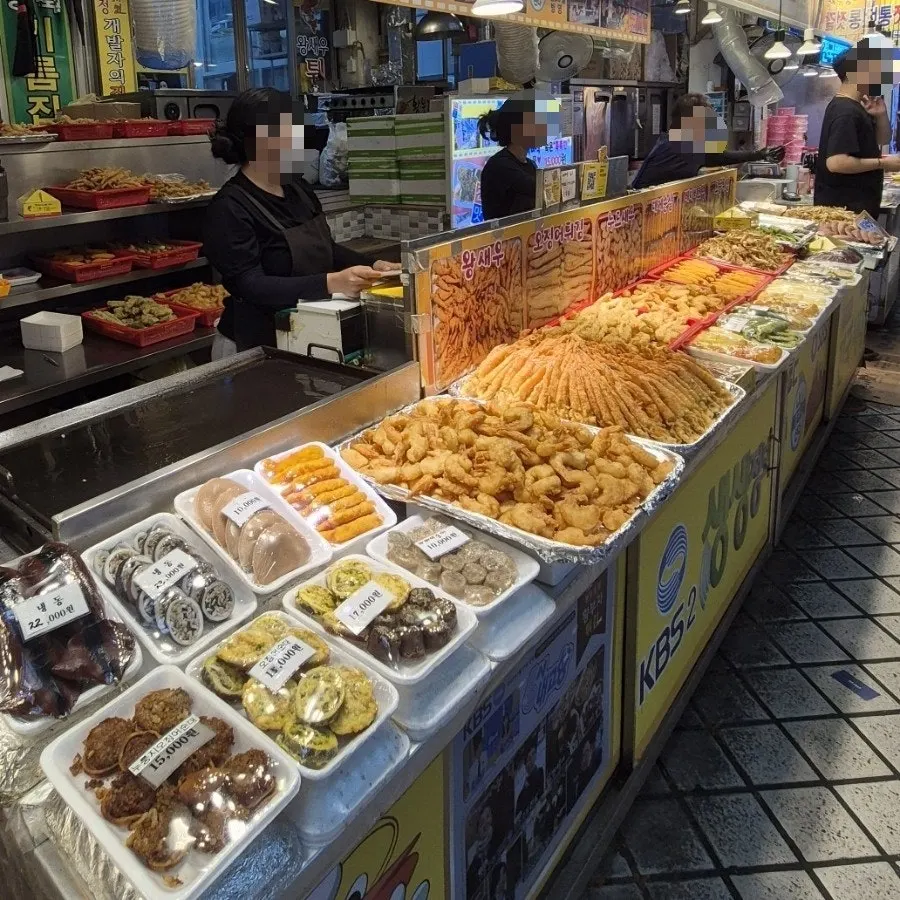 Hwangbuja Twigim store at the entrance of the Jungangtong alley