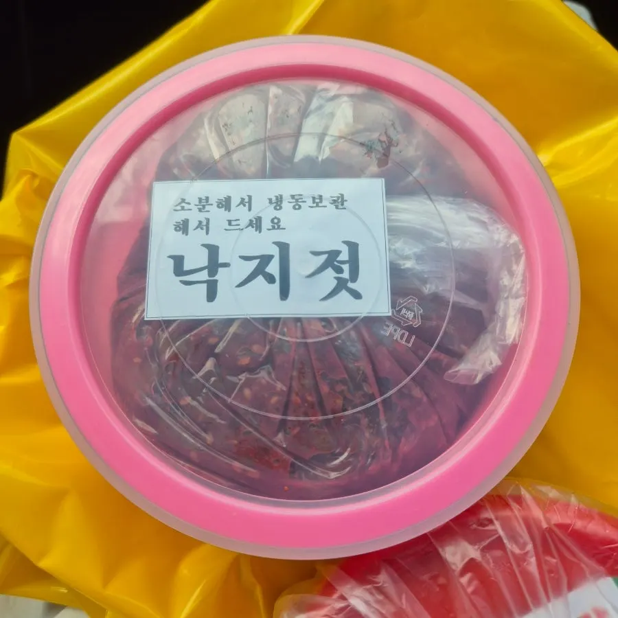 속초 젓갈 매장 진열 선반