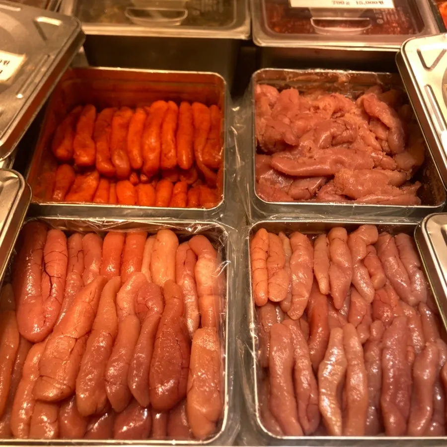 밥반찬으로 담아낸 낙지젓갈과 명태회무침