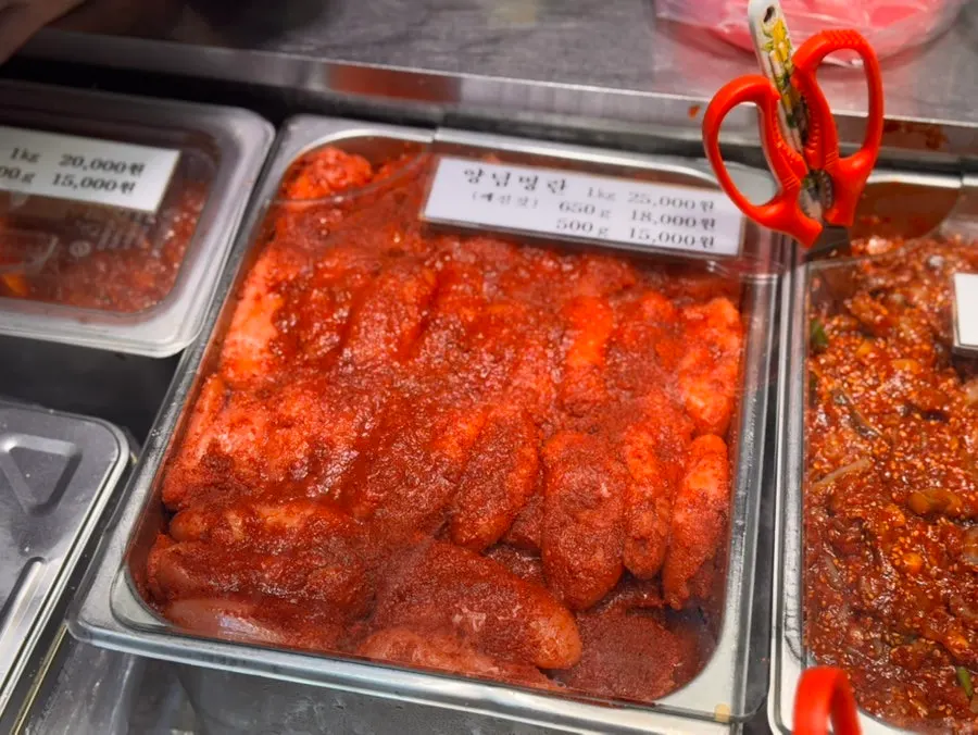 Containers holding different types of jeotgal