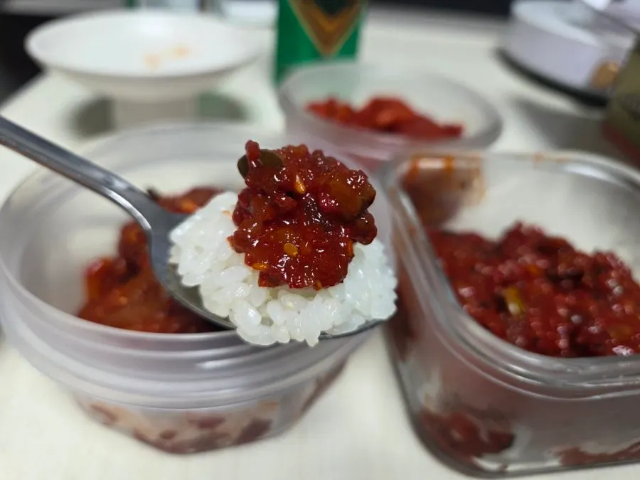 밥과 함께 차린 젓갈 밑반찬 상