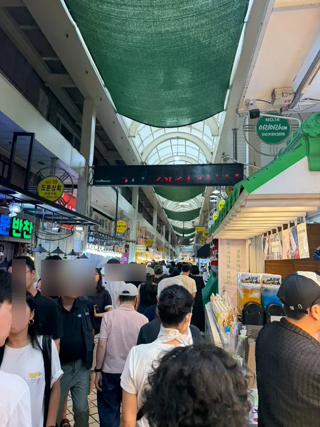 속초관광수산시장 황부자젓갈 매장 간판