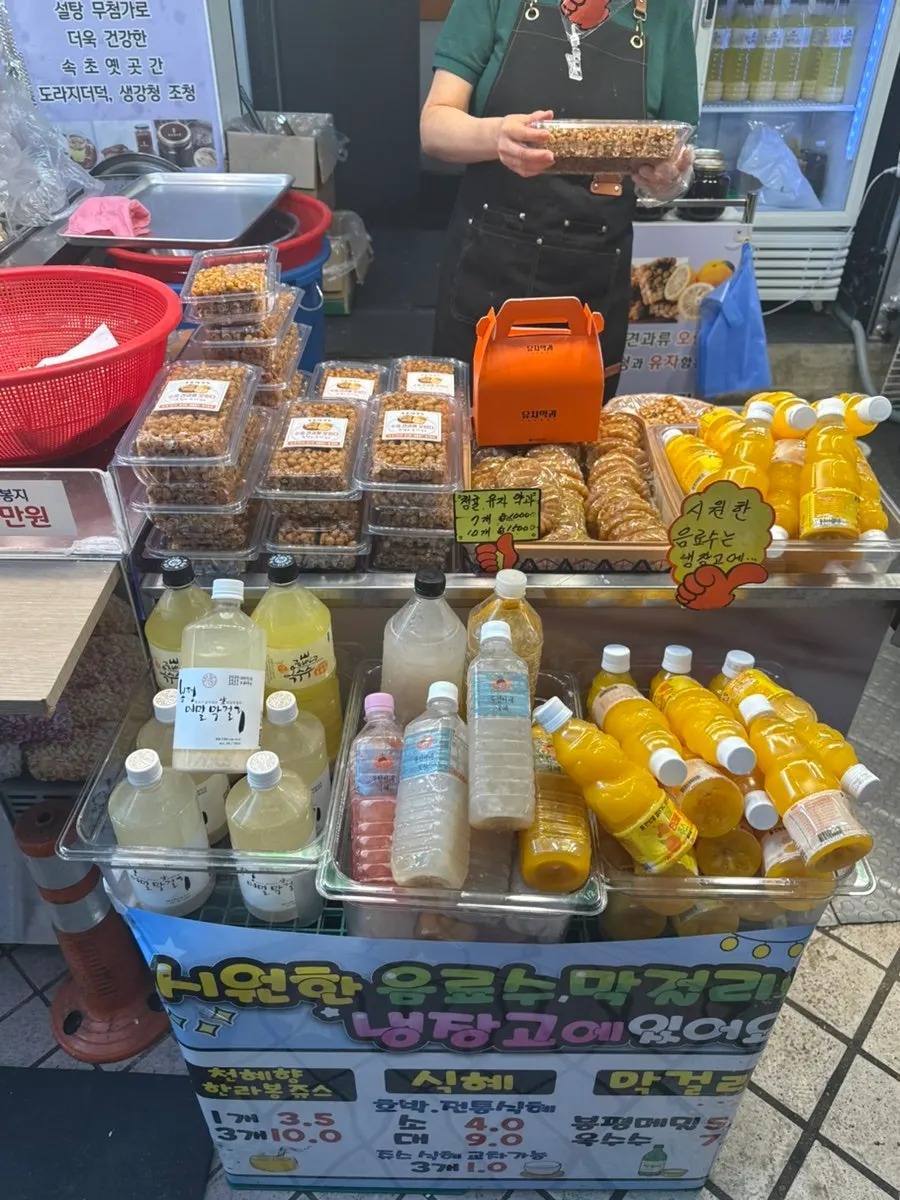 Traditional snacks including gwajul and yugwa
