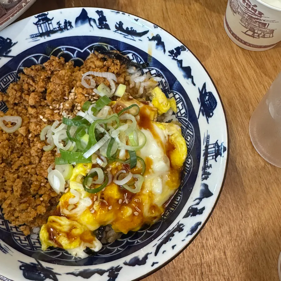 Bowl of butadon topped with meat and egg