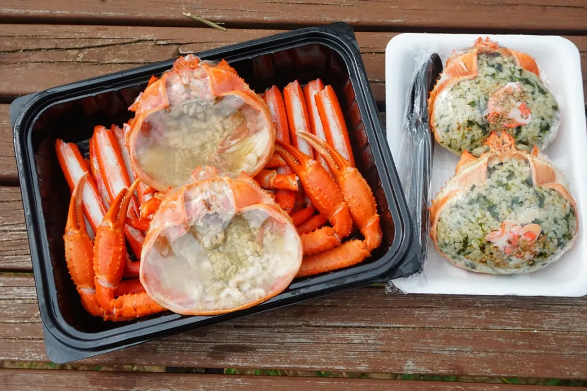 Yes Susan's red snow crab lunchbox carry bag