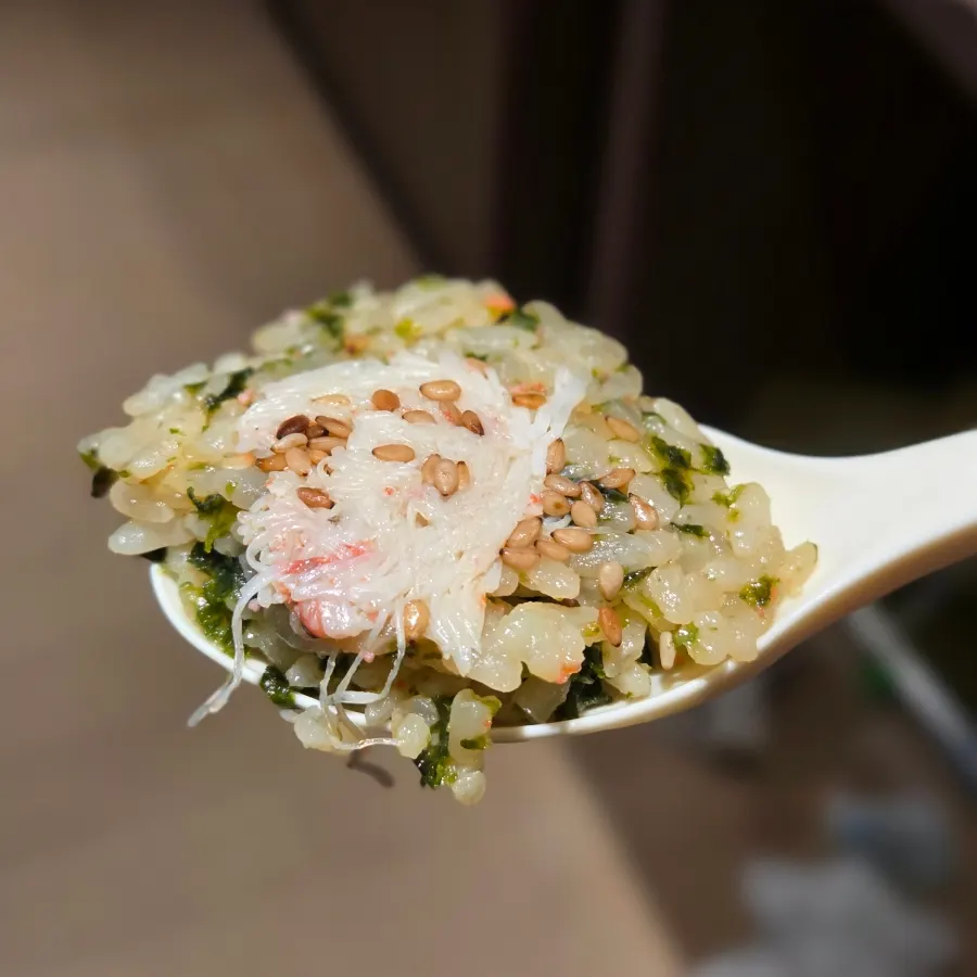 Crab shell bibimbap eaten together with cup noodles
