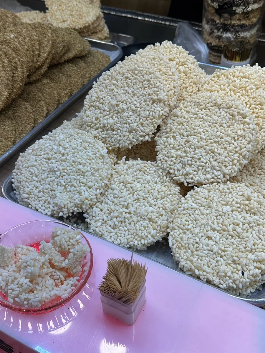 Grain gangjeong displayed in the shop
