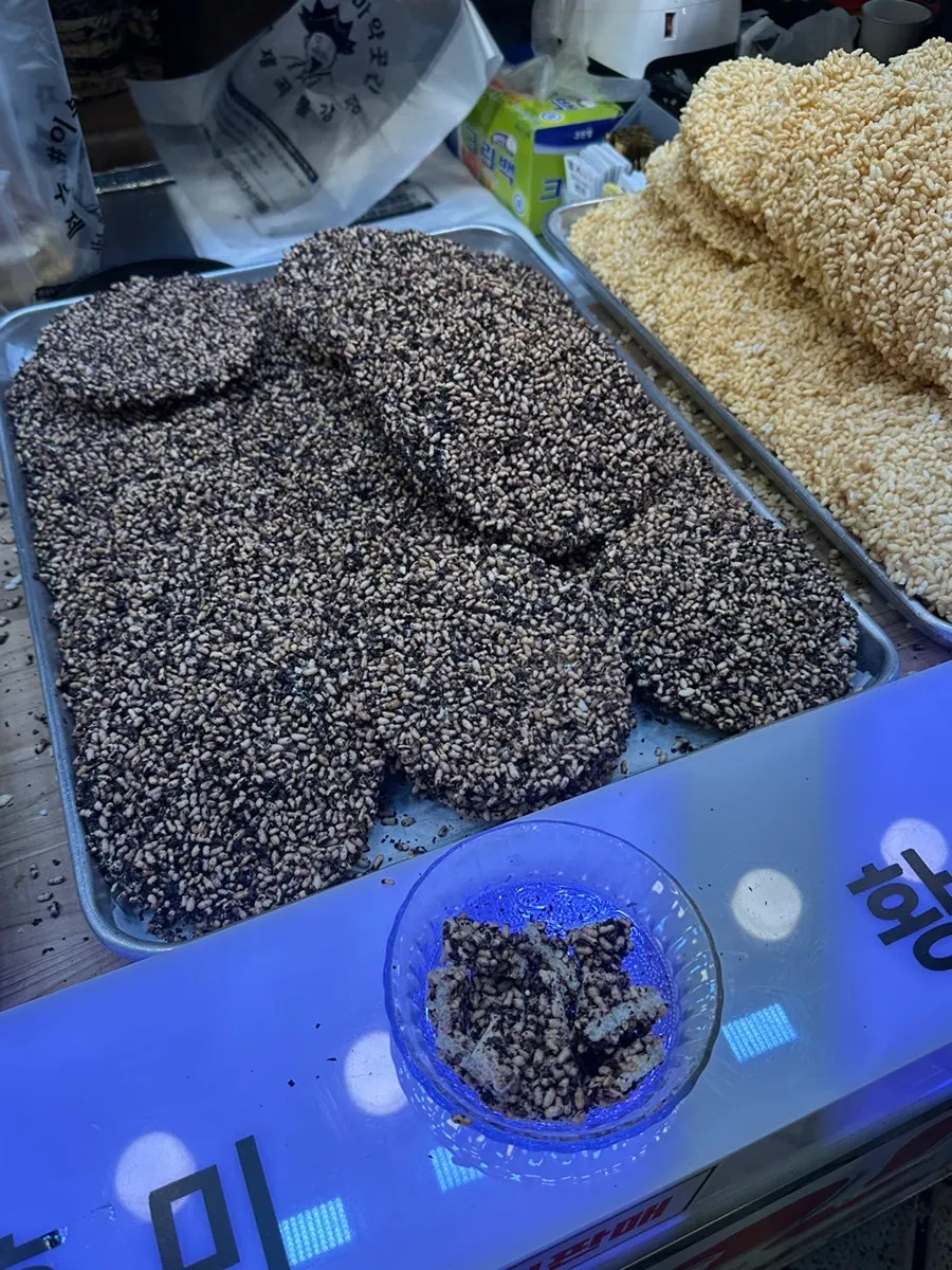 Round grain gangjeong tasting display