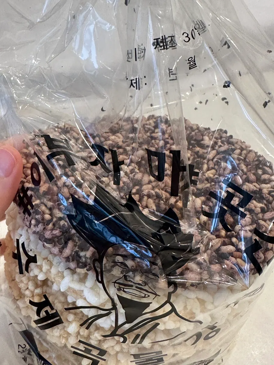 Cross-section of black rice, white rice, and yellow rice gangjeong