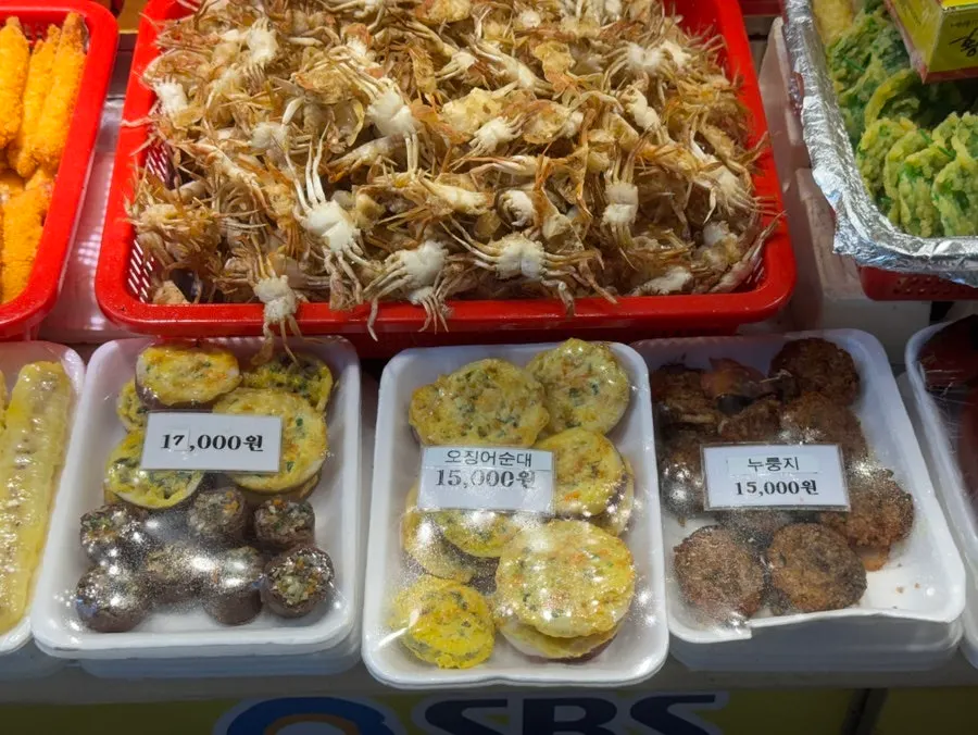 Model display of squid sundae and Abai sundae