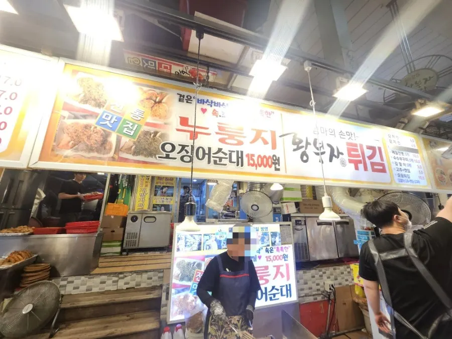Line of customers waiting outside Hwangbuja Twigim