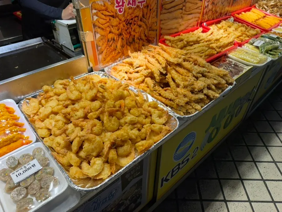 Peeled and shell-on shrimp tempura side by side