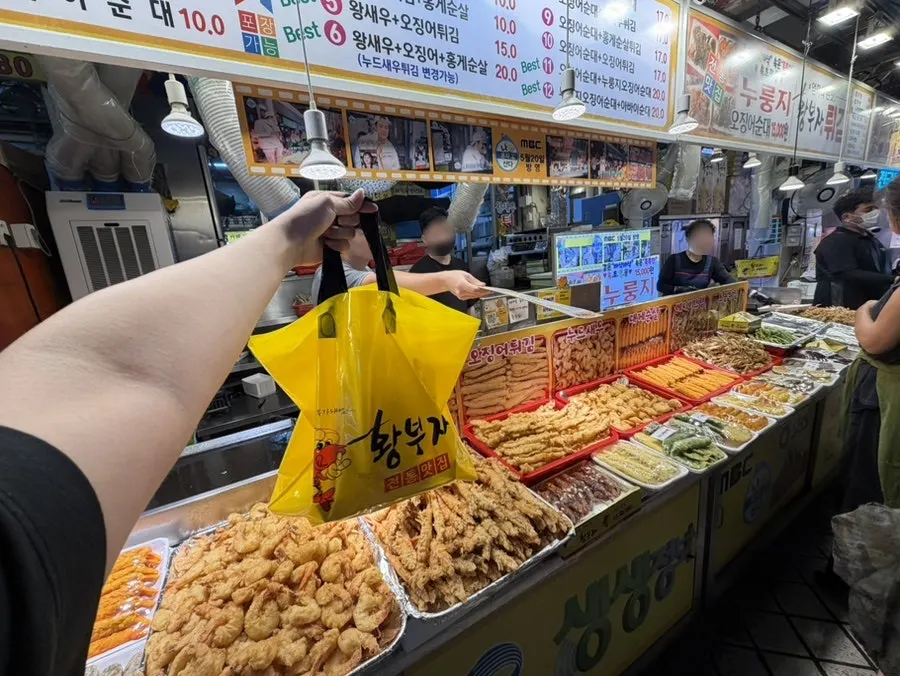 Tempura being packed up