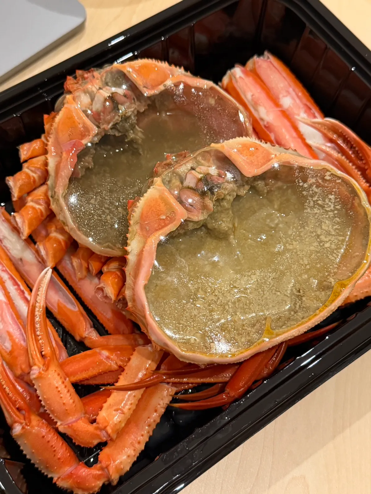Main photo of the Yes Susan red snow crab lunchbox