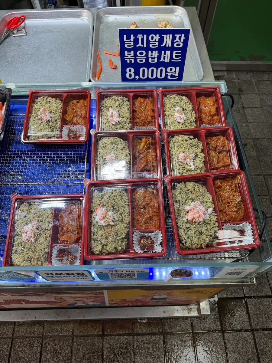 Menu board listing the crab lunchbox and flying fish roe crab fried rice